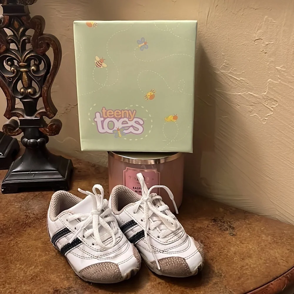 🛍️Teeny Toes Leather Tennis Shoes Size 4c